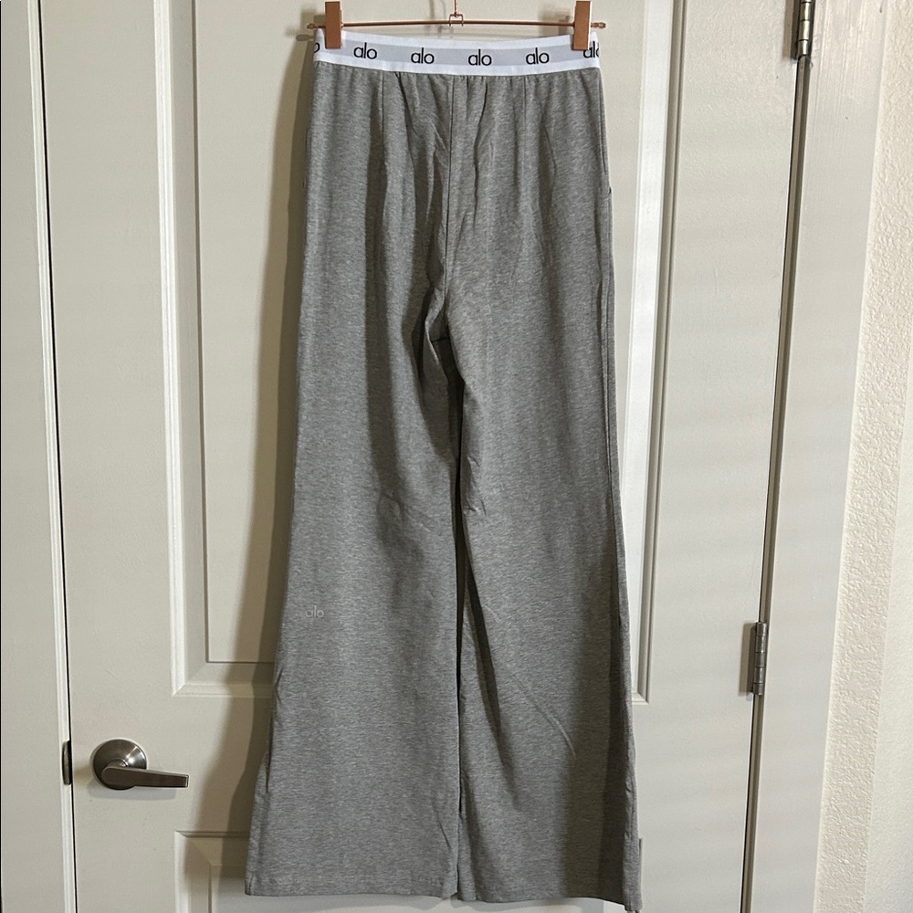 ALO Yoga Sports Set in Gray - Picture 6 of 11